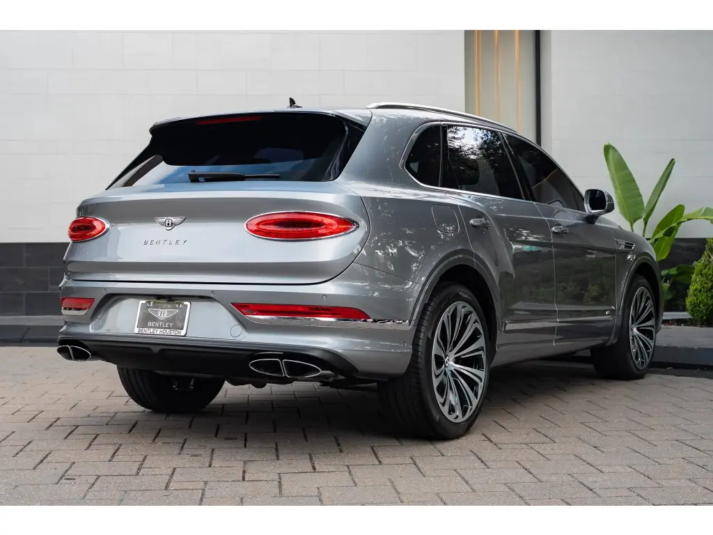 Image for 2022 Bentayga V8 at position 3