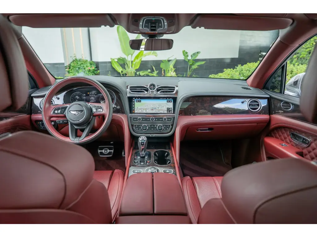 Image for 2022 Bentayga V8 at position 4