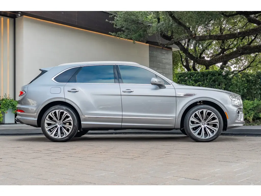 Image for 2022 Bentayga V8 at position 5