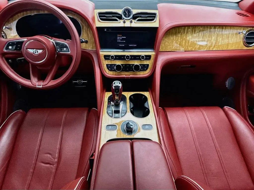 Image for 2022 Bentayga V8 at position 4