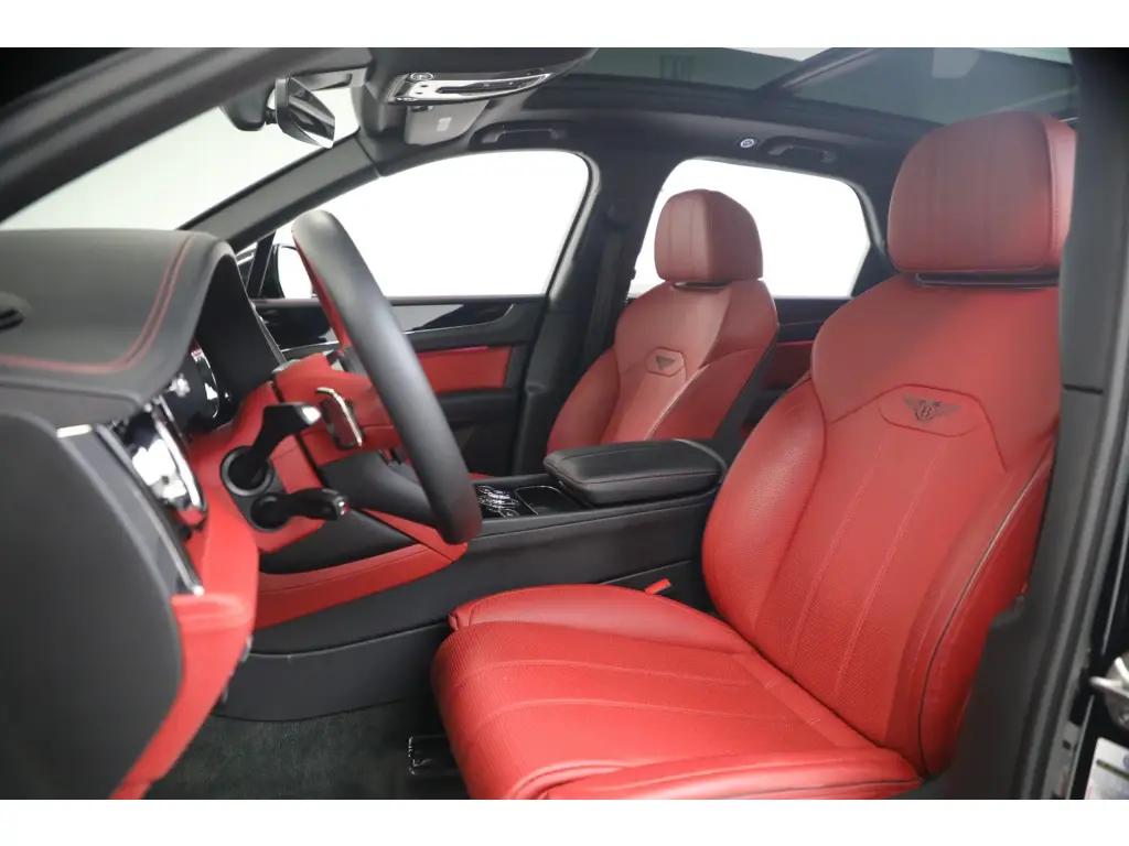 Image for 2022 Bentayga V8 at position 2