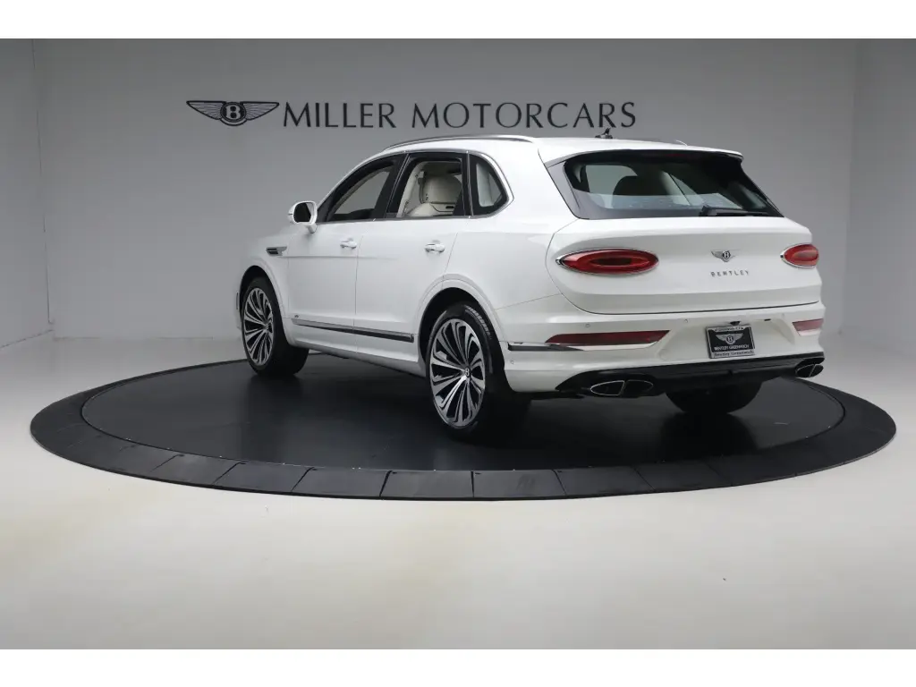 Image for 2022 Bentayga V8 at position 3