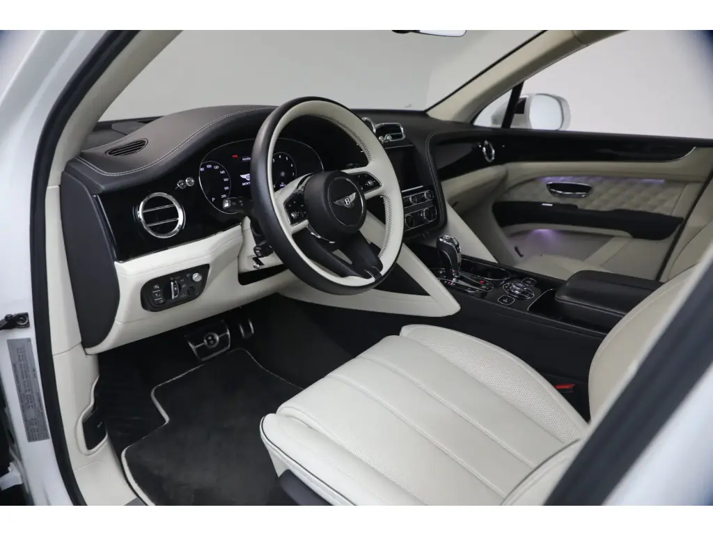 Image for 2022 Bentayga V8 at position 4