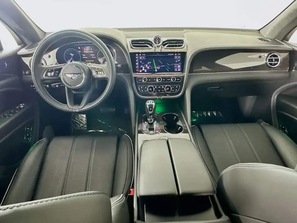 Image for 2022 Bentayga V8 at position 4