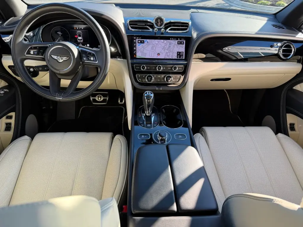 Image for 2022 Bentayga V8 at position 4