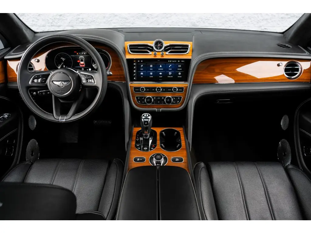 Image for 2023 Bentayga V8 at position 4