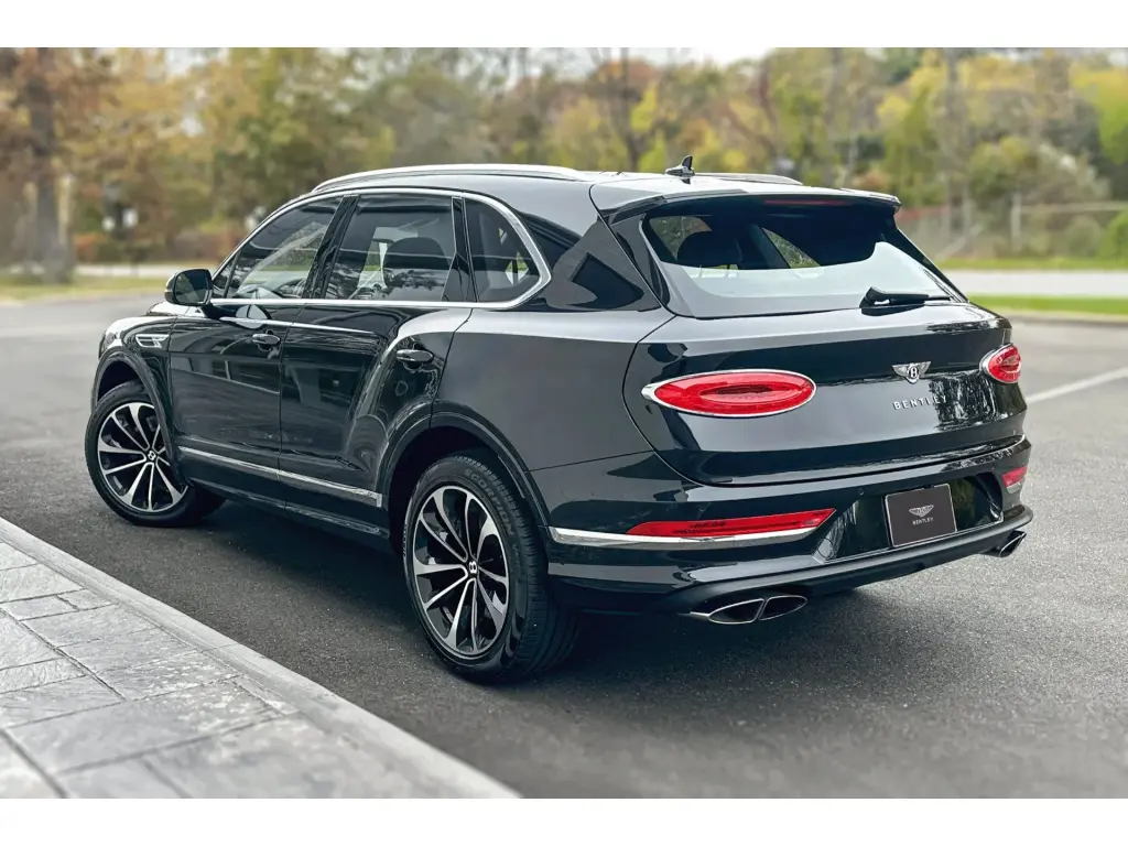 Image for 2023 Bentayga V8 at position 3