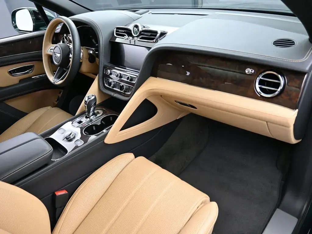 Image for 2023 Bentayga V8 at position 2