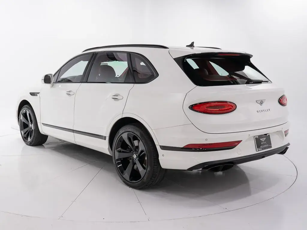 Image for 2023 Bentayga V8 at position 3