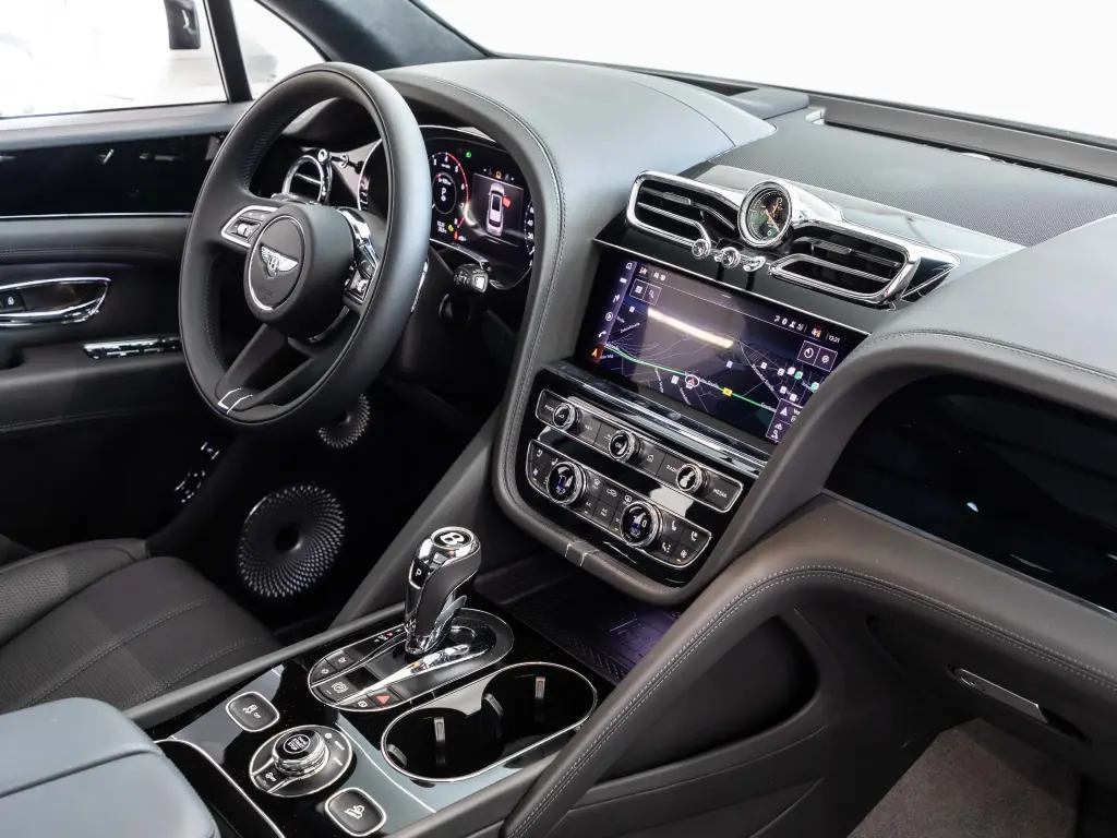Image for 2024 Bentayga V8 at position 2