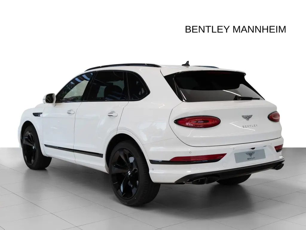 used-2024-bentley-bentayga-v8-glacier-white-bentley-mannheim