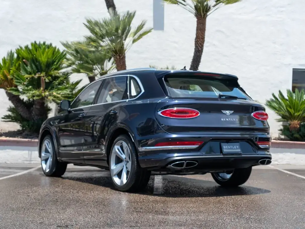 Image for 2024 Bentayga V8 at position 3