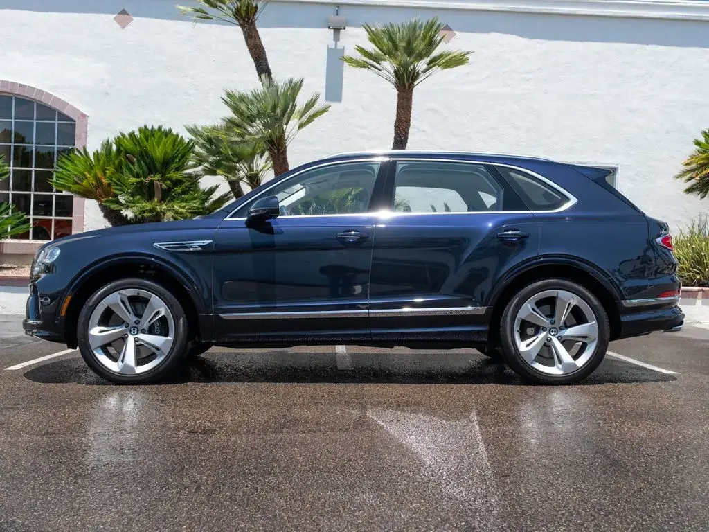Image for 2024 Bentayga V8 at position 5