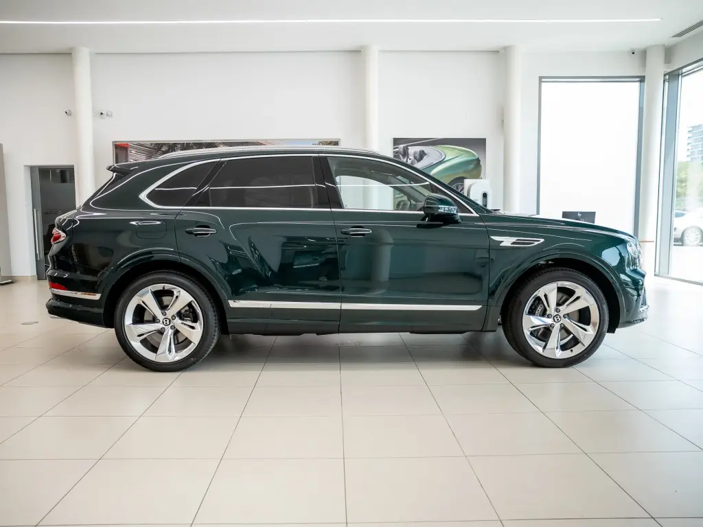 Image for 2025 Bentayga V8 at position 5