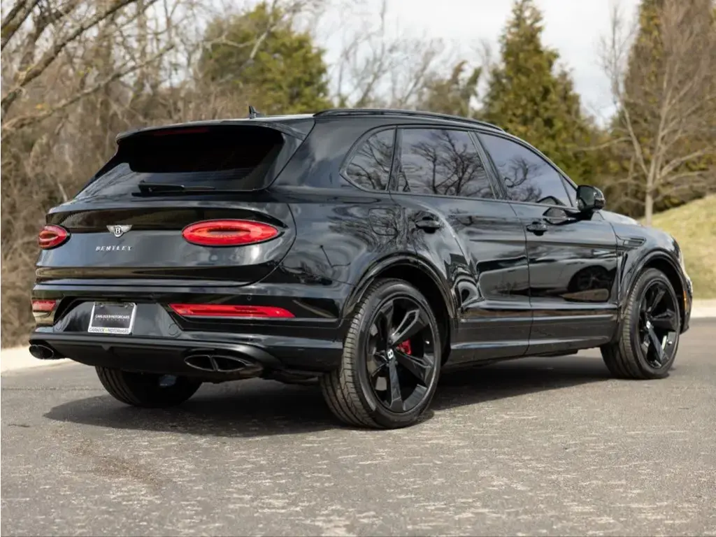 Image for 2025 Bentayga V8 at position 3