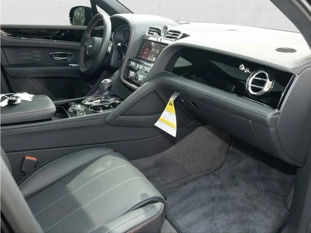 Image for 2025 Bentayga V8 at position 2