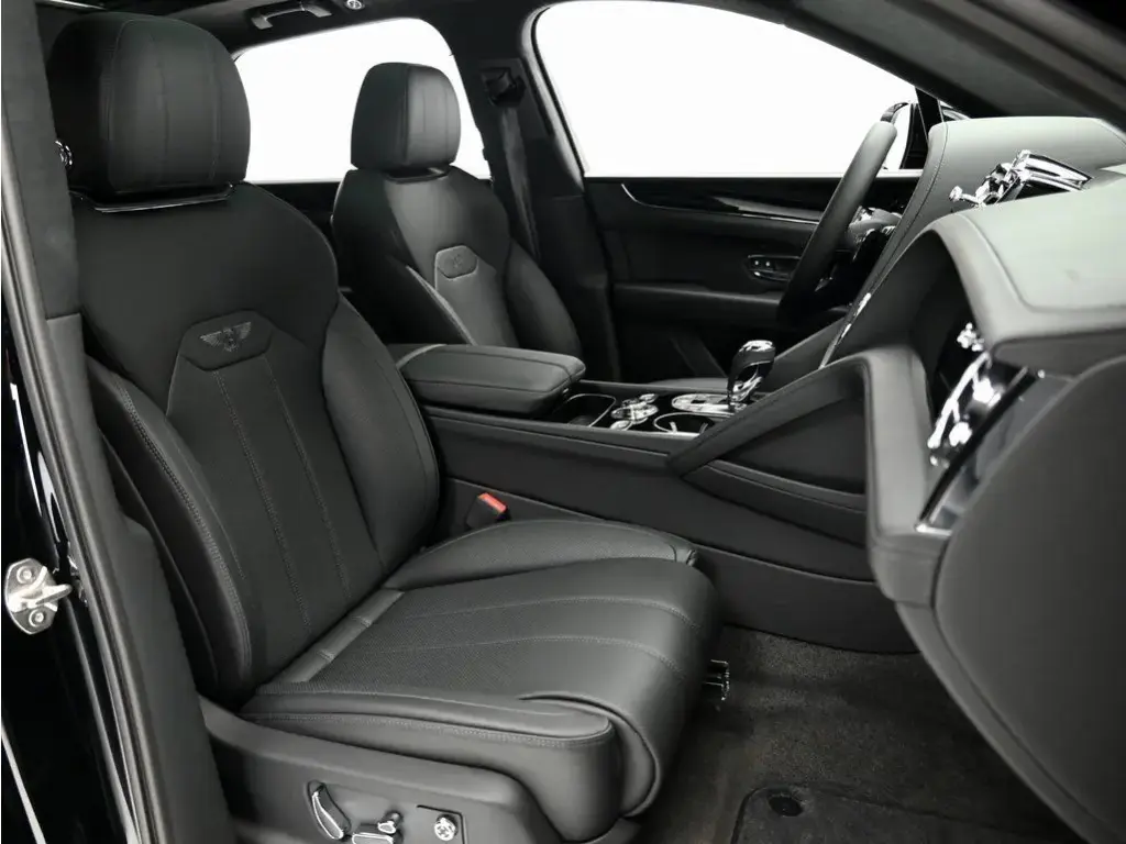 Image for 2025 Bentayga V8 at position 2