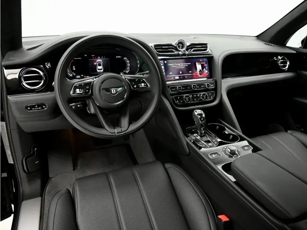 Image for 2025 Bentayga V8 at position 4