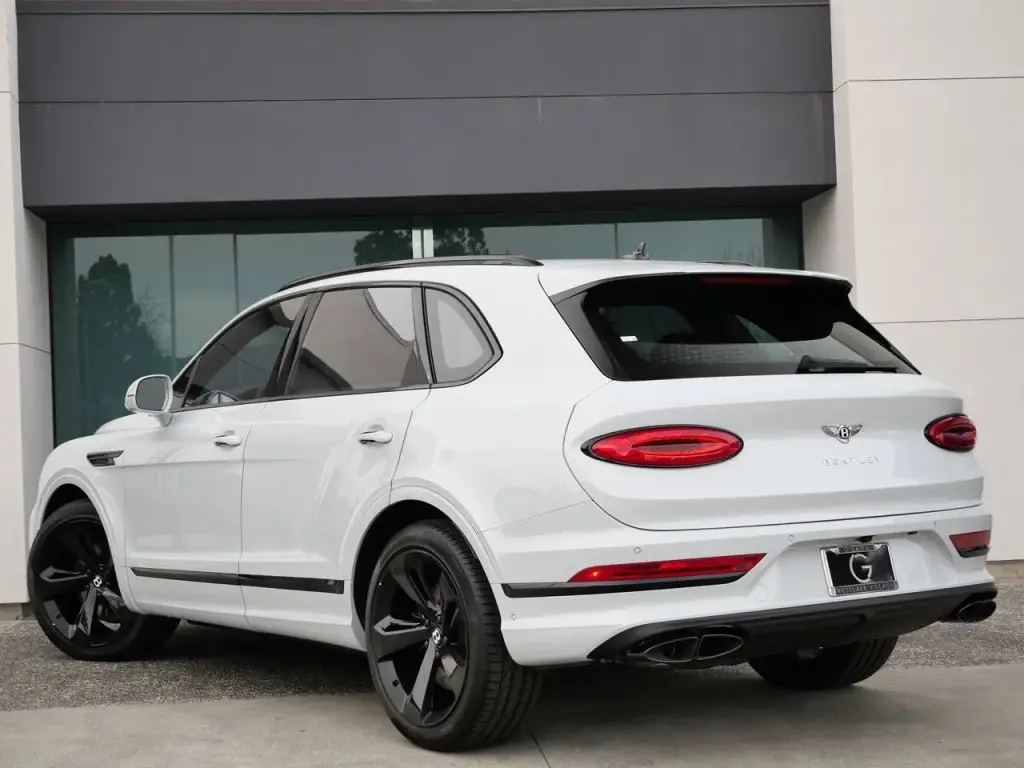 Image for 2025 Bentayga V8 at position 3