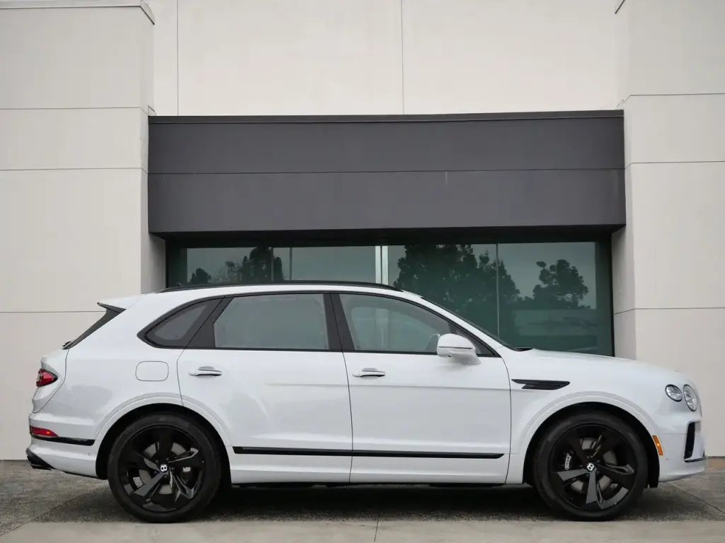 Image for 2025 Bentayga V8 at position 5