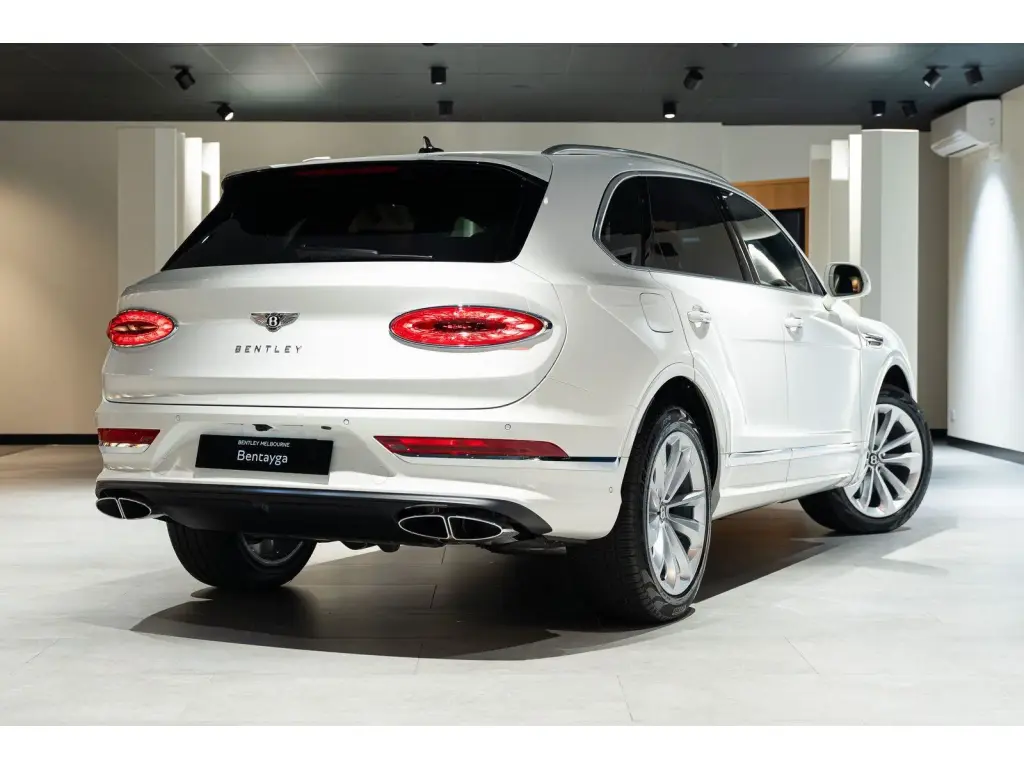 Image for 2025 Bentayga V8 at position 3