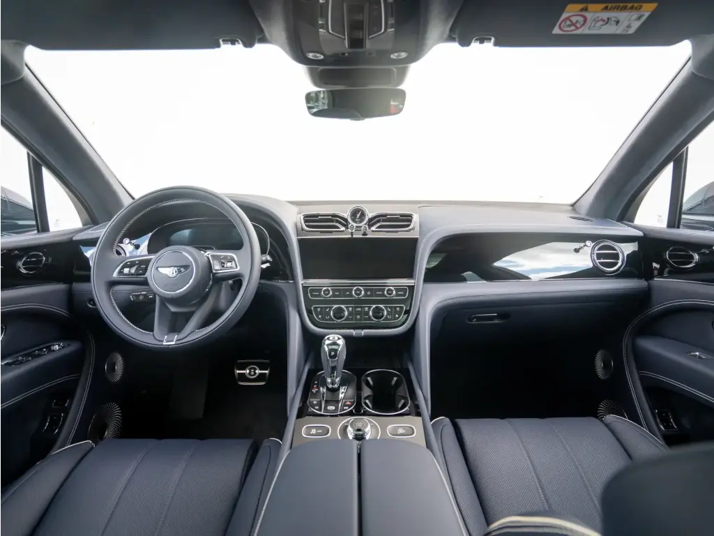 Image for 2027 Bentayga V8 at position 4
