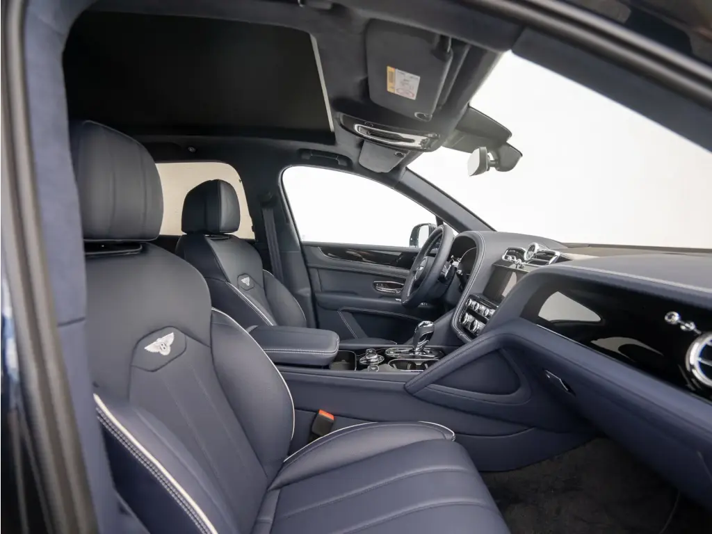 Image for 2027 Bentayga V8 at position 2