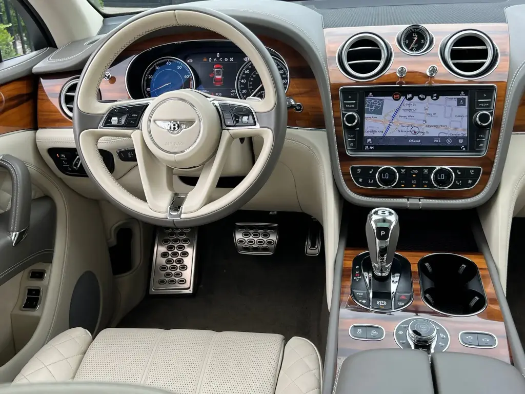 Image for 2018 Bentayga W12 at position 4