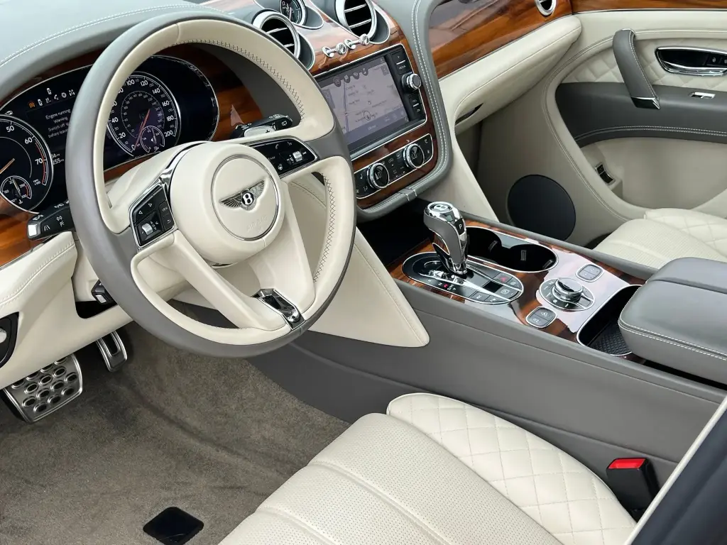 Image for 2018 Bentayga W12 at position 2
