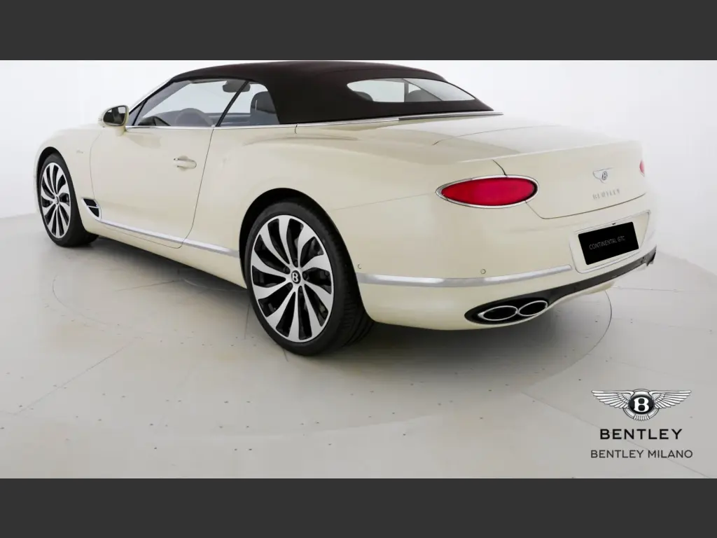 Image for 2024 Continental GTC Azure V8 at position 3