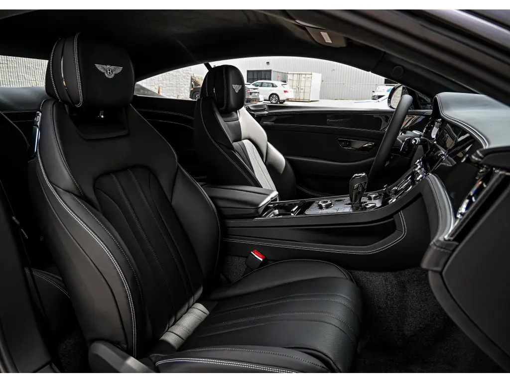 Image for 2025 Continental GT Black Edition V8 Hybrid at position 2
