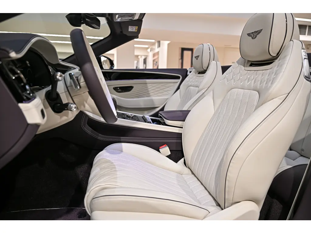 Image for 2026 Continental GT Convertible Azure V8 Hybrid at position 2