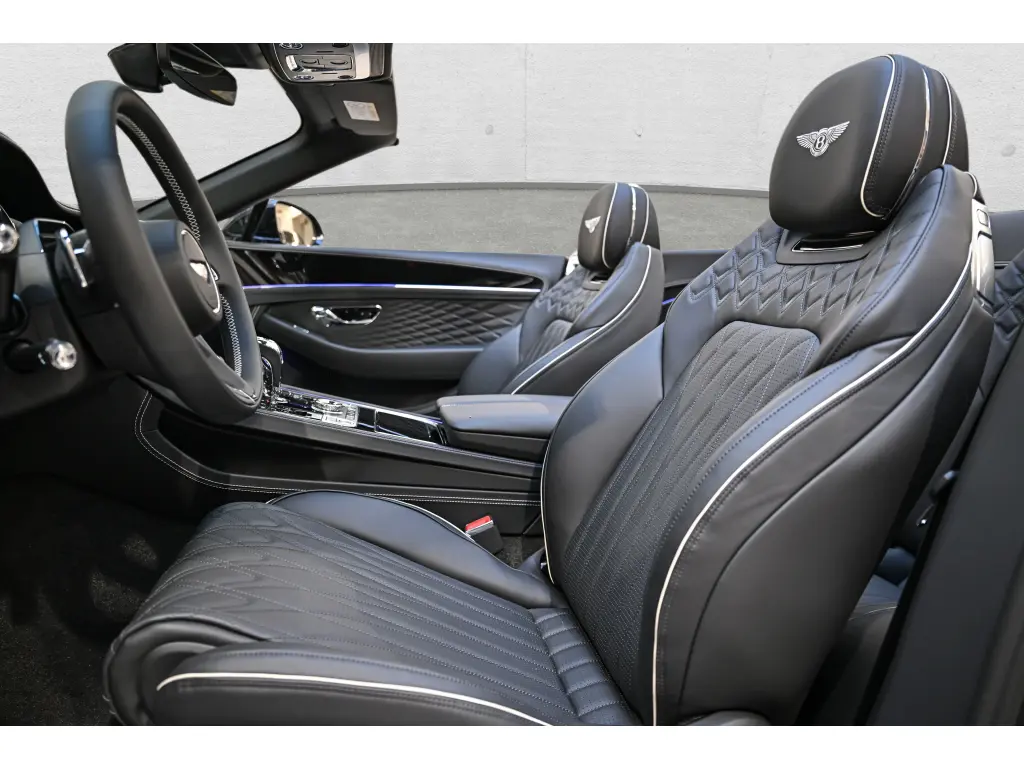 Image for 2026 Continental GT Convertible Azure V8 Hybrid at position 4