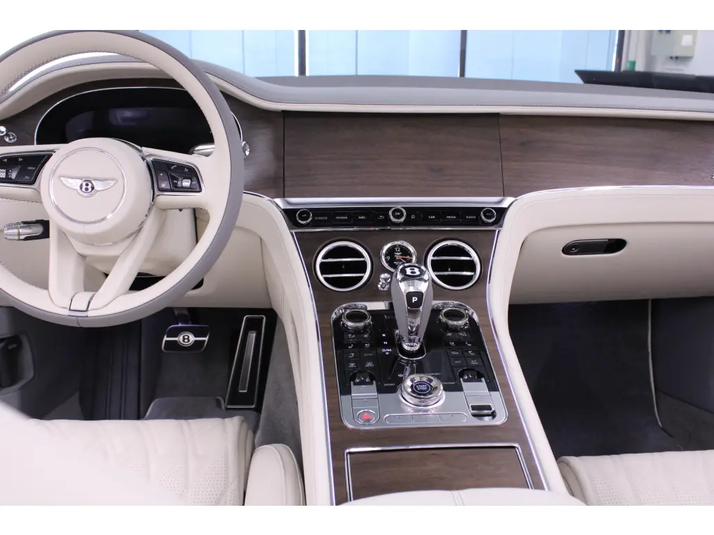 Image for 2026 Continental GT Convertible Azure V8 Hybrid at position 4