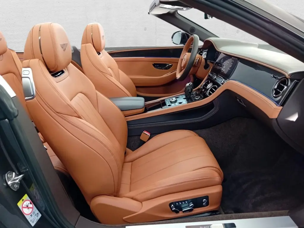 Image for 2025 Continental GT Convertible Black Edition V8 Hybrid at position 2