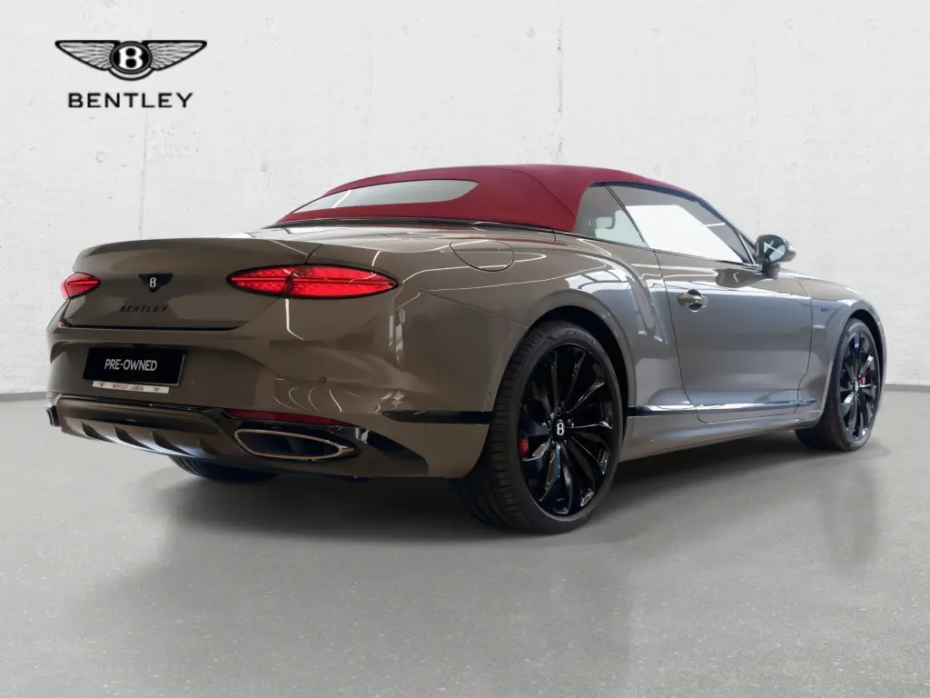 Image for 2025 Continental GT Convertible Black Edition V8 Hybrid at position 3