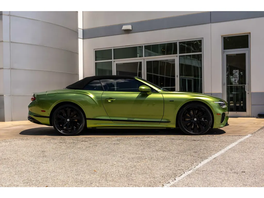Image for 2025 Continental GT Convertible Black Edition V8 Hybrid at position 5