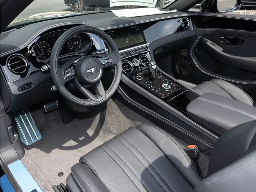 Image for 2025 Continental GT Convertible Black Edition V8 Hybrid at position 2