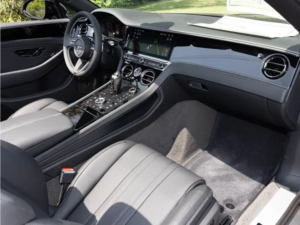 Image for 2025 Continental GT Convertible Black Edition V8 Hybrid at position 4
