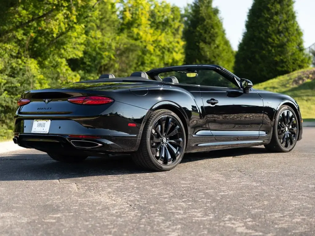 Image for 2025 Continental GT Convertible Black Edition V8 Hybrid at position 3