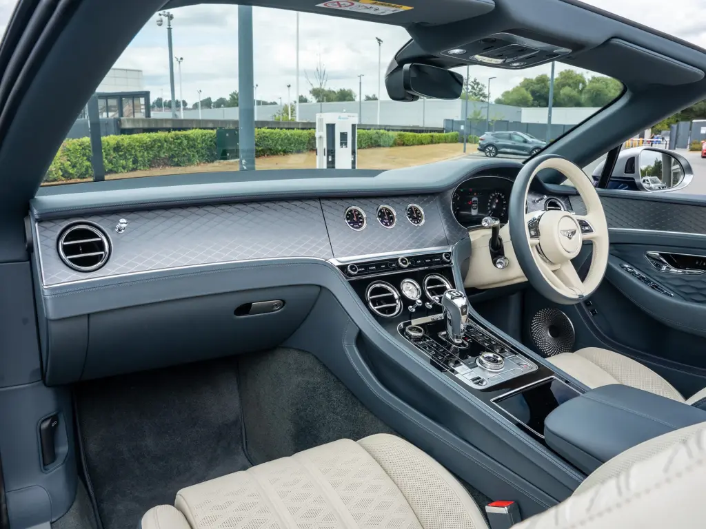 Image for 2025 Continental GT Convertible Mulliner V8 Hybrid at position 2