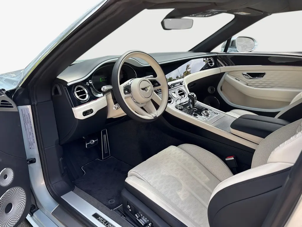 Image for 2025 Continental GT Convertible Mulliner V8 Hybrid at position 2