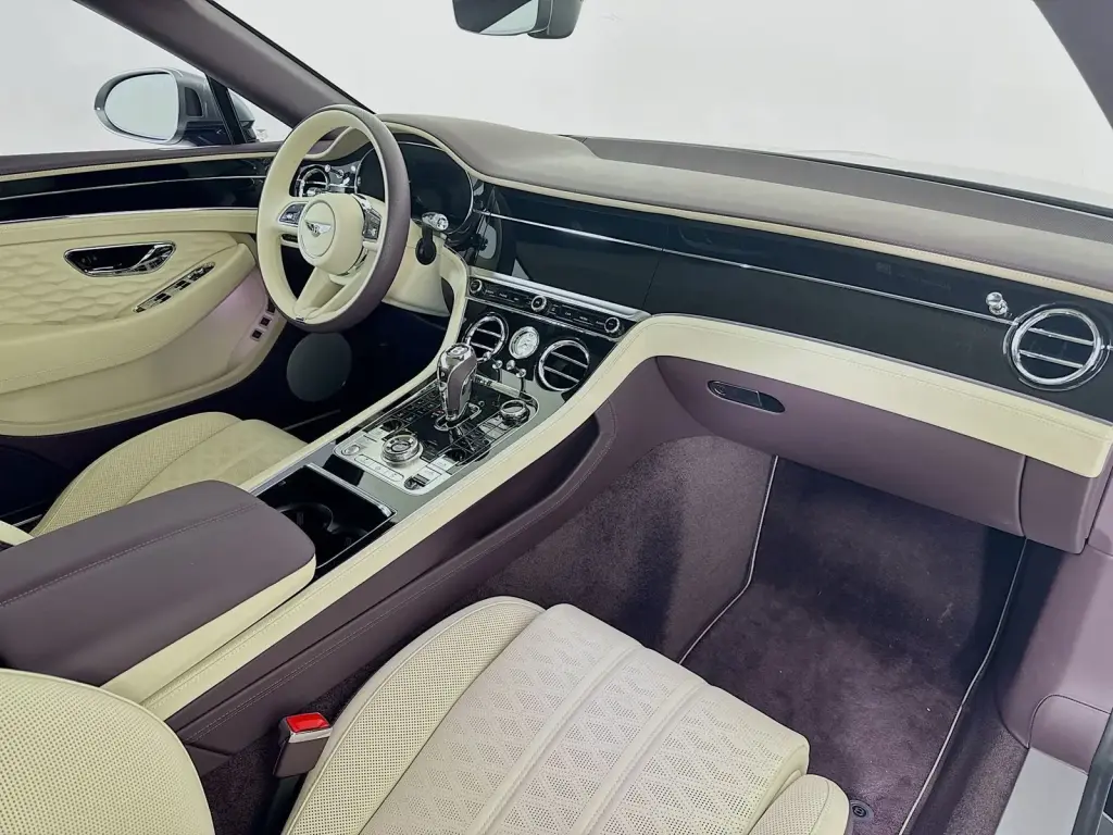 Image for 2025 Continental GT Convertible Mulliner V8 Hybrid at position 2
