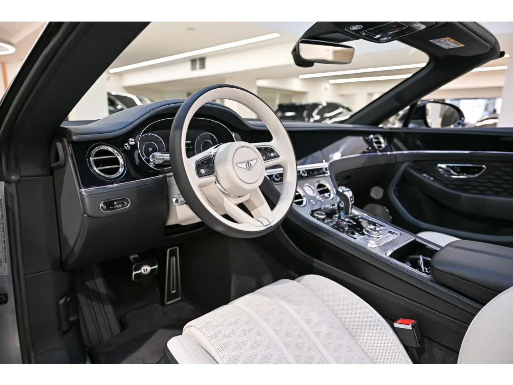Image for 2026 Continental GT Convertible Mulliner V8 Hybrid at position 2