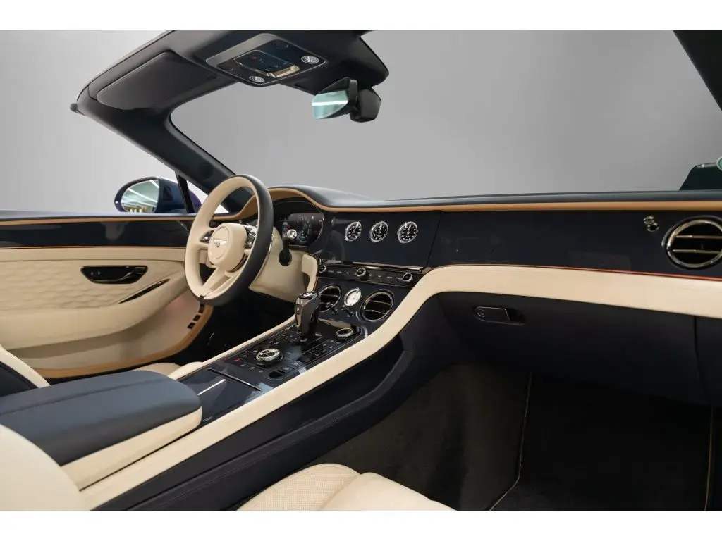Image for 2026 Continental GT Convertible Mulliner V8 Hybrid at position 2