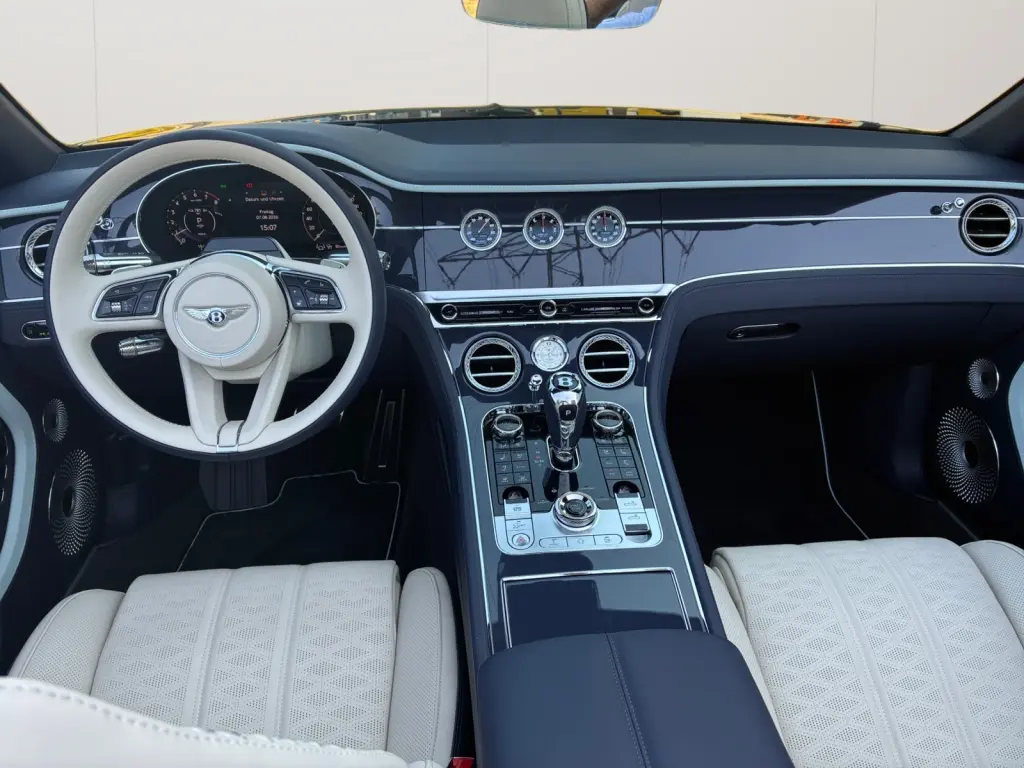 Image for 2026 Continental GT Convertible Mulliner V8 Hybrid at position 4