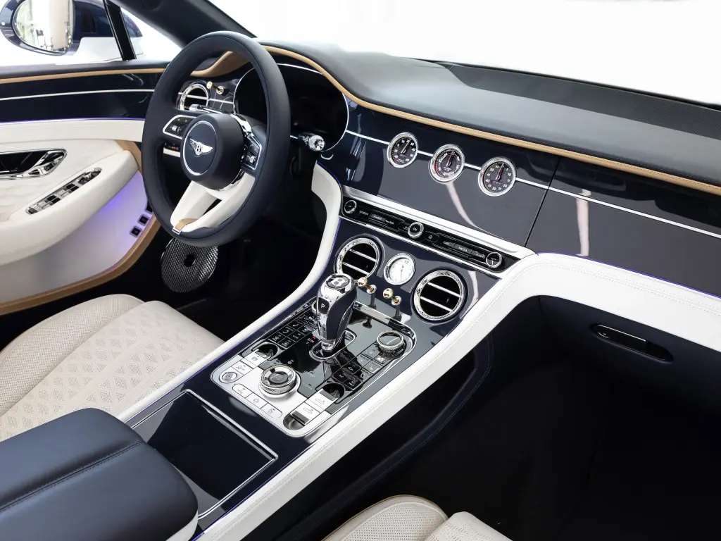 Image for 2026 Continental GT Convertible Mulliner V8 Hybrid at position 2