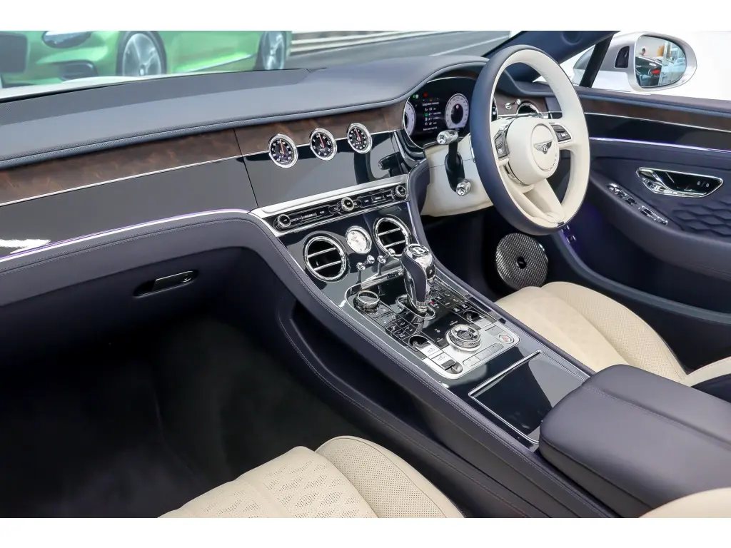 Image for 2026 Continental GT Convertible Mulliner V8 Hybrid at position 2