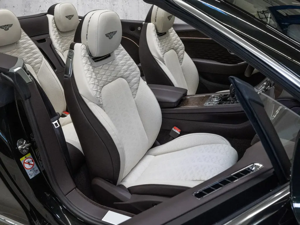 Image for 2026 Continental GT Convertible Mulliner V8 Hybrid at position 2