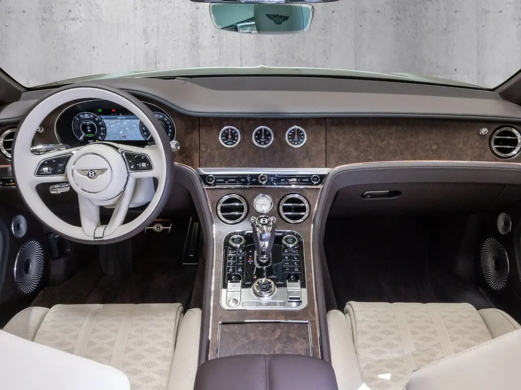 Image for 2026 Continental GT Convertible Mulliner V8 Hybrid at position 4